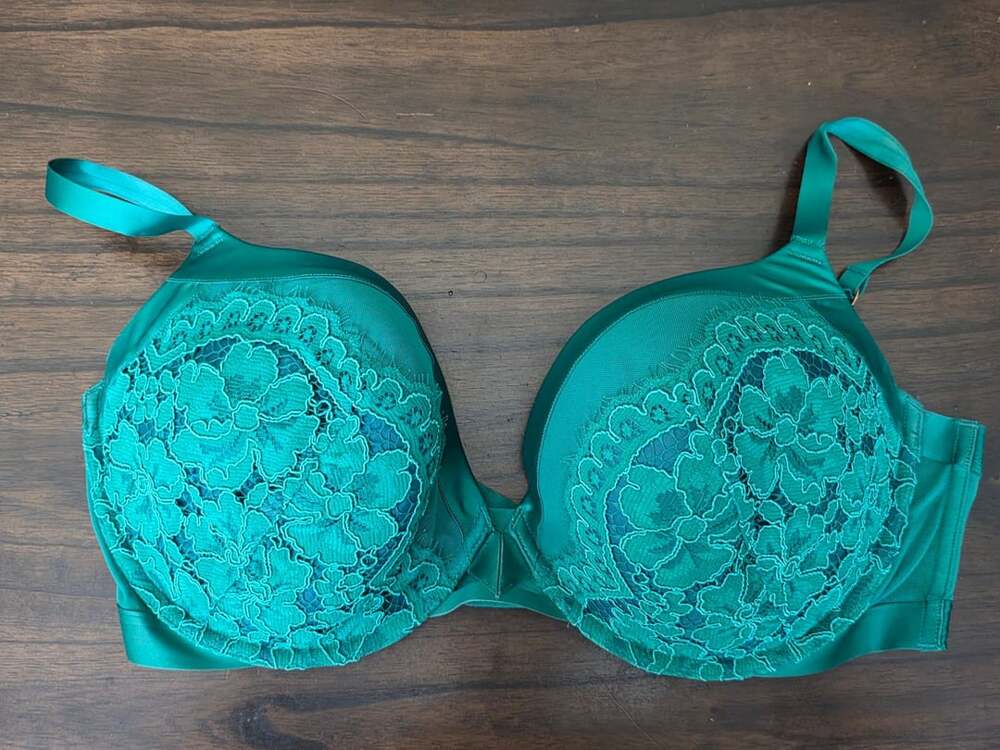 Victoria's Secret Very Sexy Push-Up Bra Size 40DD Green Lace Great Clevage